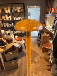 Hög hatthållare