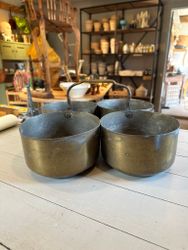 Fyra metallskålar med handtag i mitten, större modell (speciell frakt)