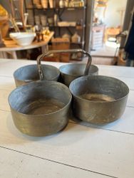 Fyra metallskålar med handtag i mitten, mindre modell (speciell frakt)