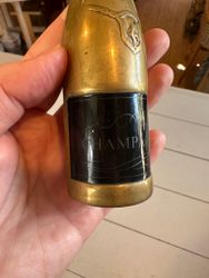 Öppnare i form av champagneflaska