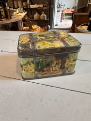 Liten plåtburk med hundar