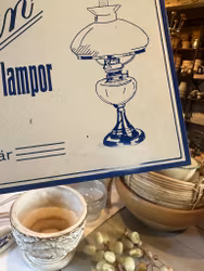 Skylt fotogenlampa
