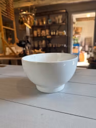 Vit liten rejäl skål