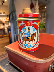 Plåtburk röd
