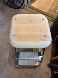 Stegpall med träsits (speciell frakt)