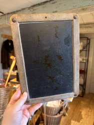 Liten griffeltavla med träram