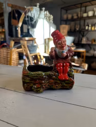 Tomte på stubbe
