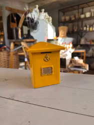 Liten mini-postlåda