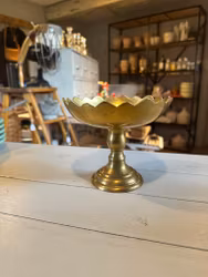 Skål på fot i mässing