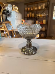 Skål på fot i glas