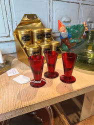 Snapsglas i rött glas, 3st