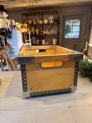 Trälåda med text (speciell frakt)