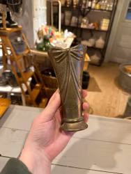 Vas mässing med rosett (speciell frakt)