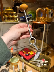 Hatthållare till hatthylla