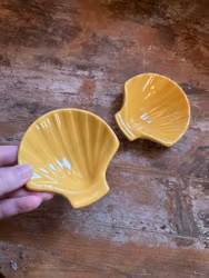 Fat snäckformat Bo Fajans (säljes styckvis)