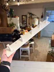 Kroklist/hängare i trä