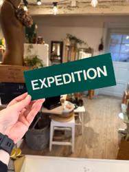 Skylt metall ”expedition”