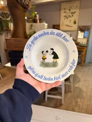 Djup tallrik barnstorlek med text