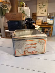 Plåtburk med glas i locket