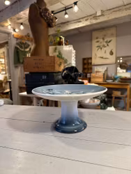 Fat på fot i porslin