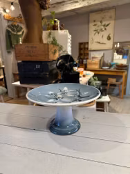 Fat på fot i porslin