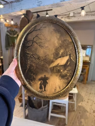 Motiv i guldfärgad ram hus/skog