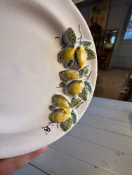 Litet fat med citroner