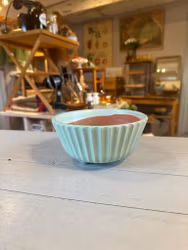 Låg kruka på tre små fötter Gabriel