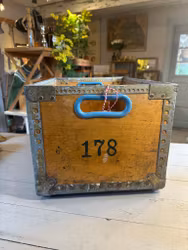 Trälåda Dalmose Lysfabrik (speciell frakt)