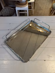 Bricka med kant och spegelglas