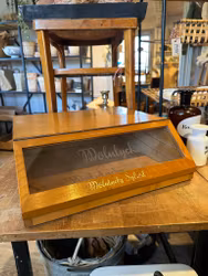 Mölnlyckelåda i trä med glas i locket (endast avhämtning)