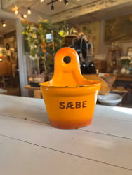 Emaljerad skeppa orange