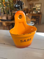 Emaljerad skeppa orange