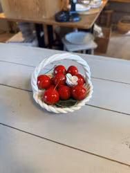 Skål med körsbär keramik (endast avhämtning)