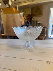 Glasskål på fot