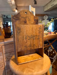 Skoputslåda i trä