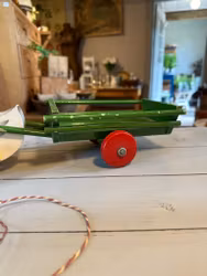 Anka med vagn i trä