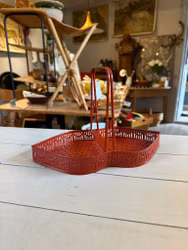 Liten plåtkorg röd