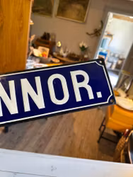 Emaljerad skylt ”qvinnor”