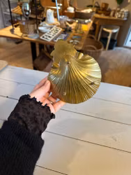 Snäckformat fat i mässing