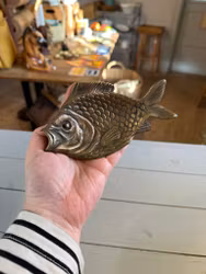 Litet fat i form av en fisk