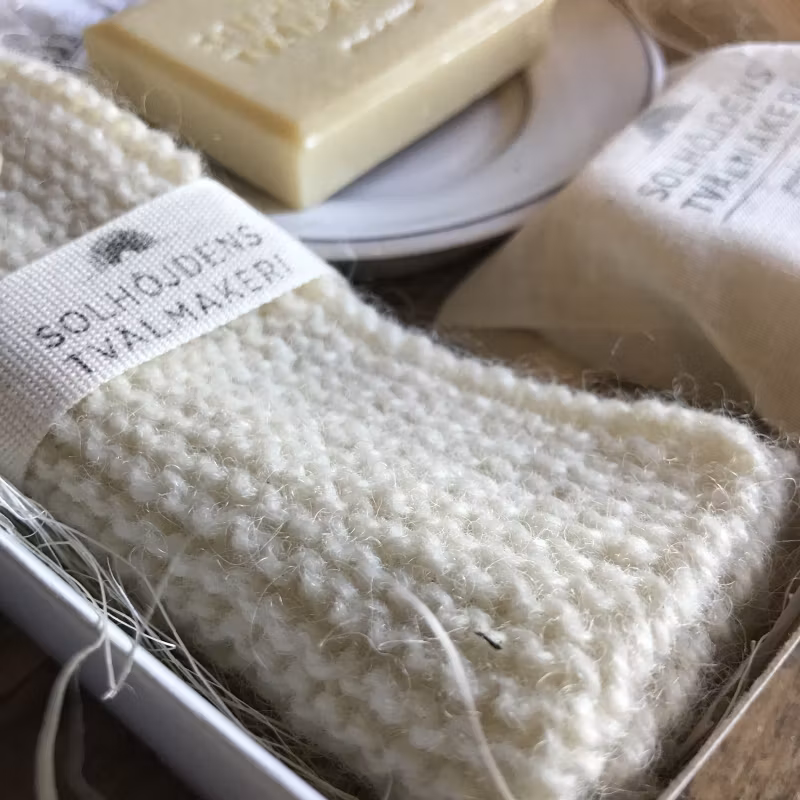 Tvätta med fast tvål från Solhöjdens tvålmakeri