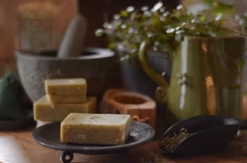 Handgjord ekologisk örttvål