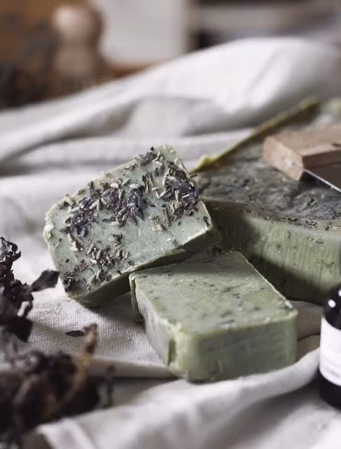 Handgjord ekologisk örttvål