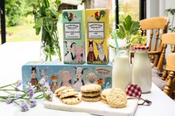 Farmyard Oat Crumbles Tin 225g