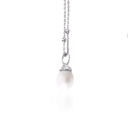 CHIC PEARL HALSBAND