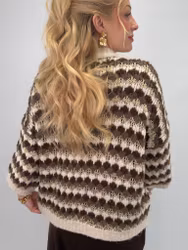 Frida stickad tröja brun