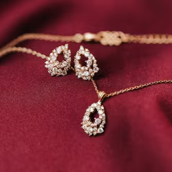 Petite miss Alice necklace crystal gold