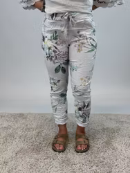 Signe113 byxa blommig beige