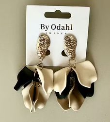 Liwia bladörhänge mix svart/beige/cream